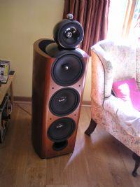 KEF reference 207